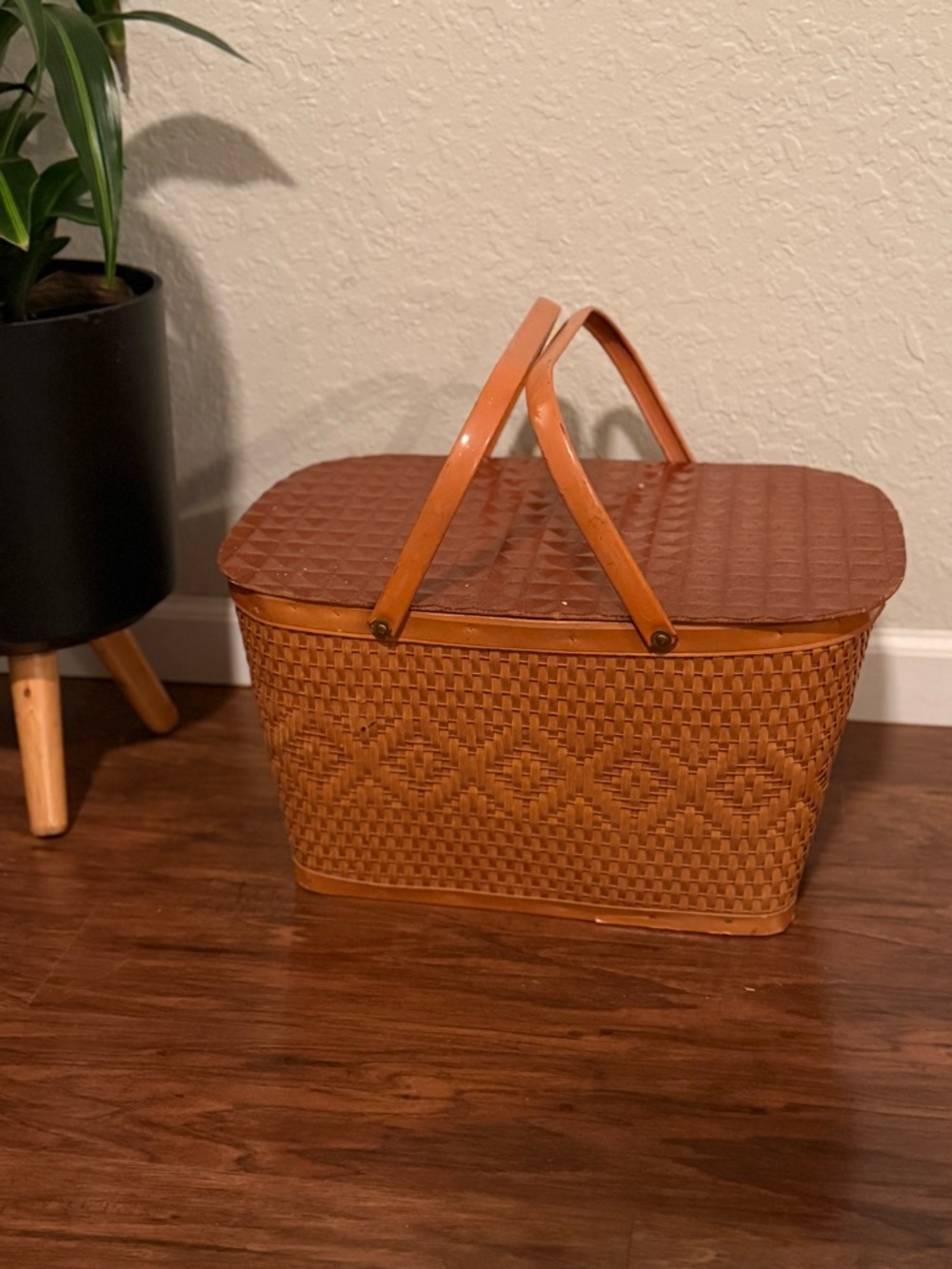 Vintage Red-man Picnic Basket Metal Handle And Wicker USA 1940s-1950s